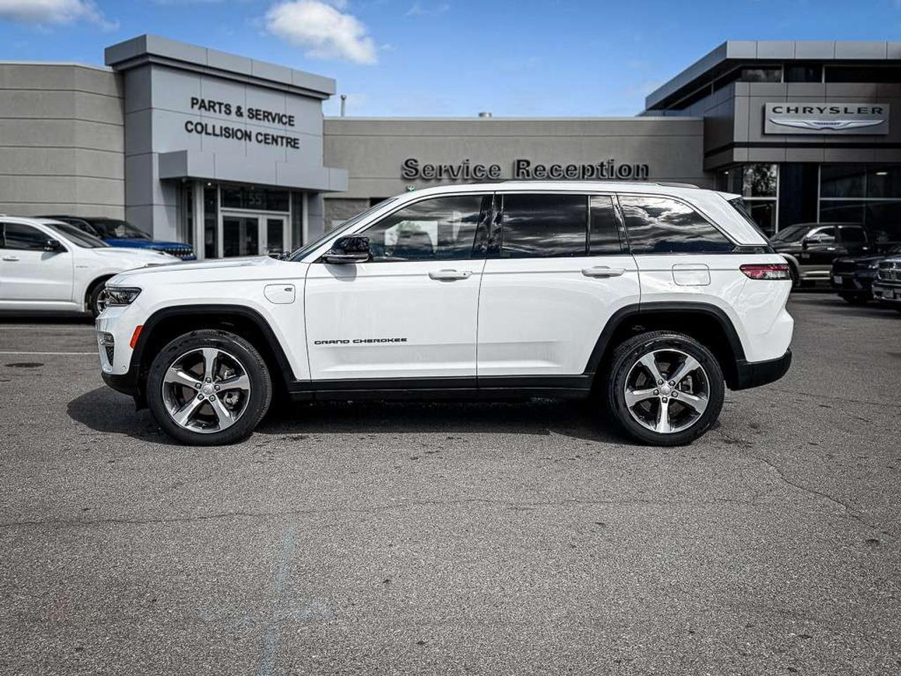 2022 Jeep Grand Cherokee REAR SEAT VIDEO   360 CAM   VENTILATED LEATHER   ADAPTIVE CRUISE   PASSENGER DISPLAY Photo