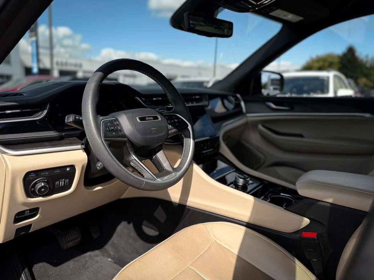 2022 Jeep Grand Cherokee REAR SEAT VIDEO   360 CAM   VENTILATED LEATHER   ADAPTIVE CRUISE   PASSENGER DISPLAY Photo