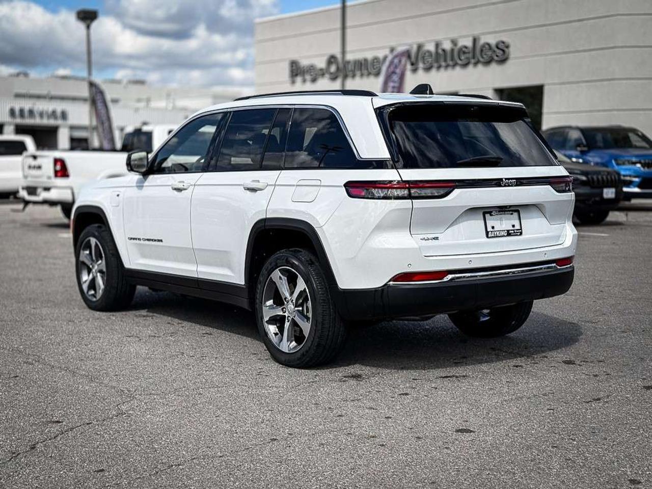 2022 Jeep Grand Cherokee REAR SEAT VIDEO   360 CAM   VENTILATED LEATHER   ADAPTIVE CRUISE   PASSENGER DISPLAY Photo