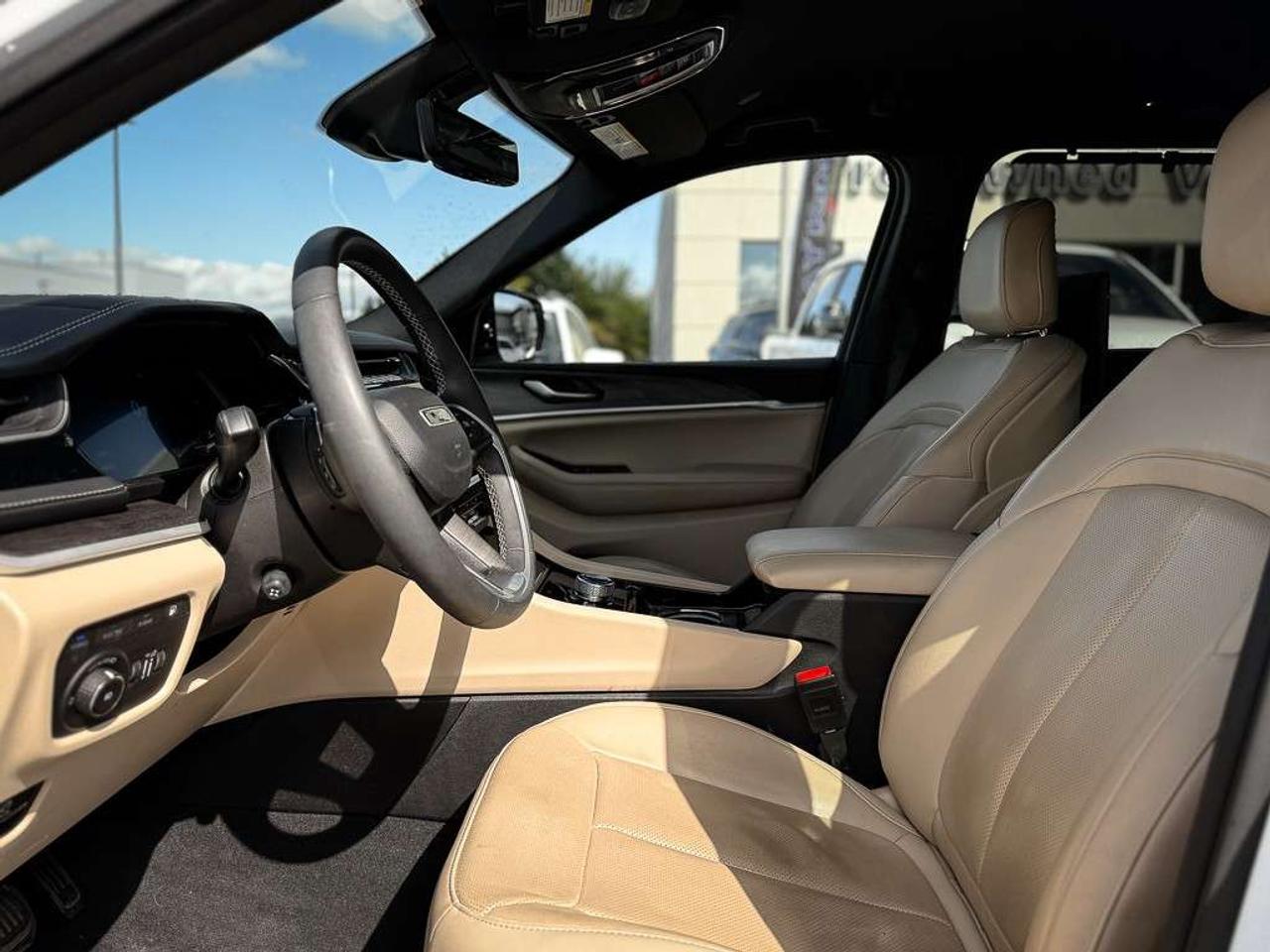 2022 Jeep Grand Cherokee REAR SEAT VIDEO   360 CAM   VENTILATED LEATHER   ADAPTIVE CRUISE   PASSENGER DISPLAY Photo