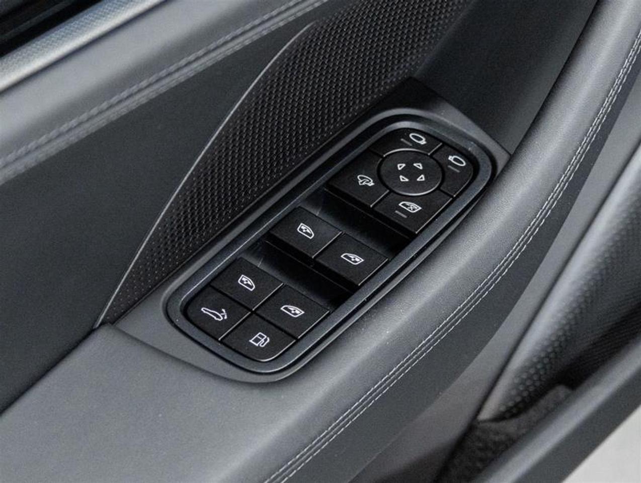 2026 Porsche Panamera  Photo