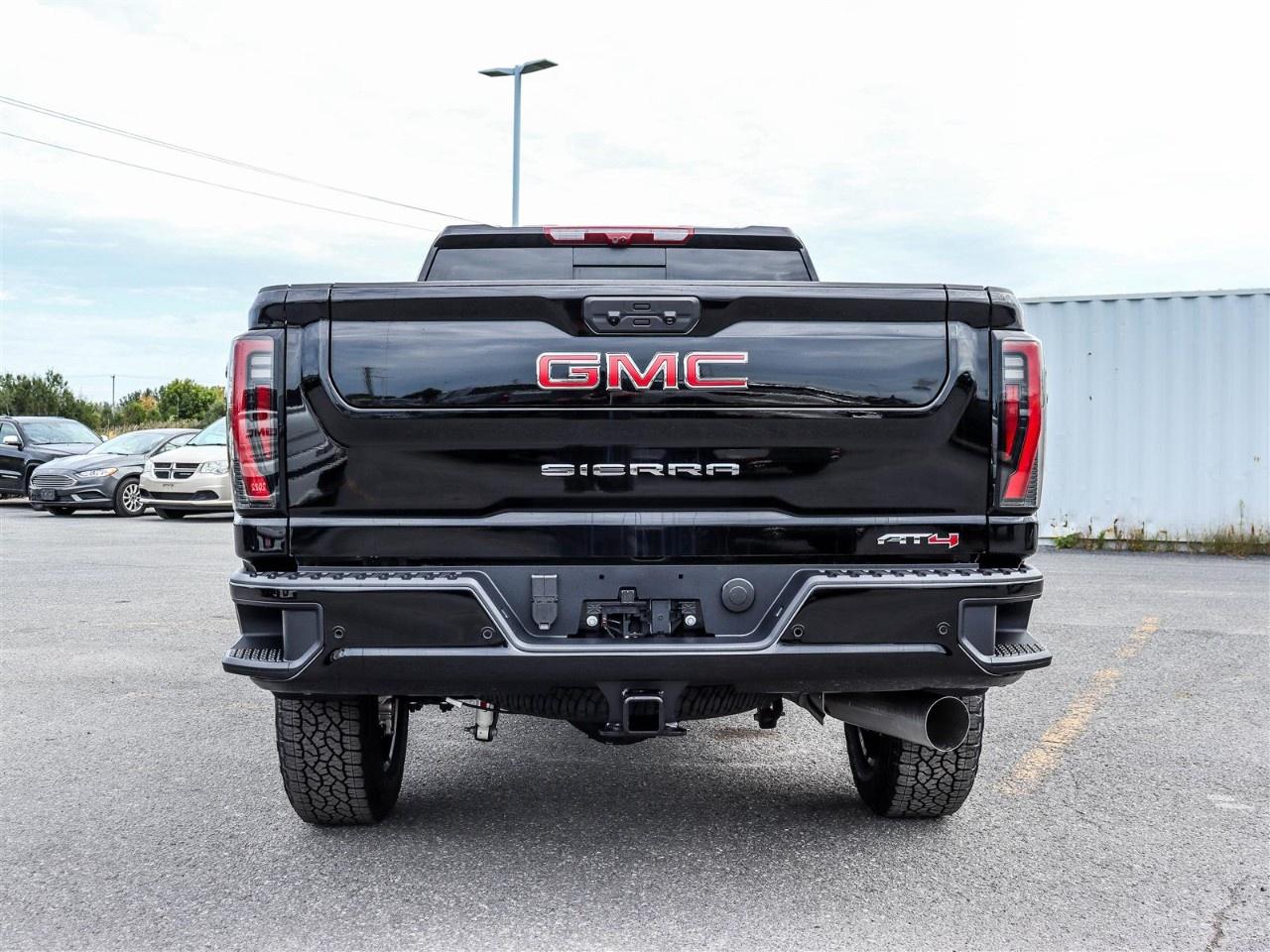 2026 GMC SIERRA 2500HD Crew Cab Standard Box 4-Wheel Drive AT4 Photo3
