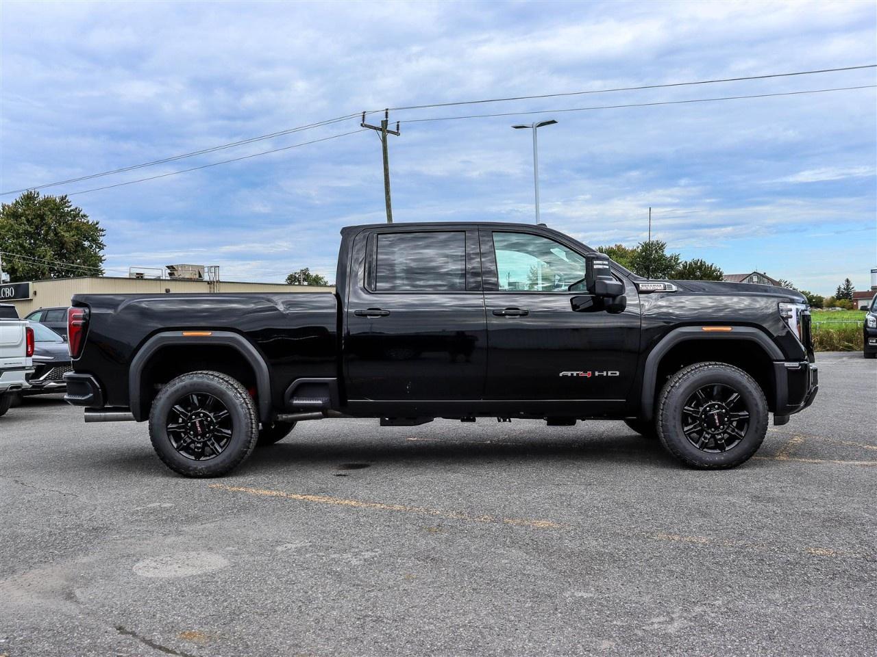 2026 GMC SIERRA 2500HD Crew Cab Standard Box 4-Wheel Drive AT4 Photo4