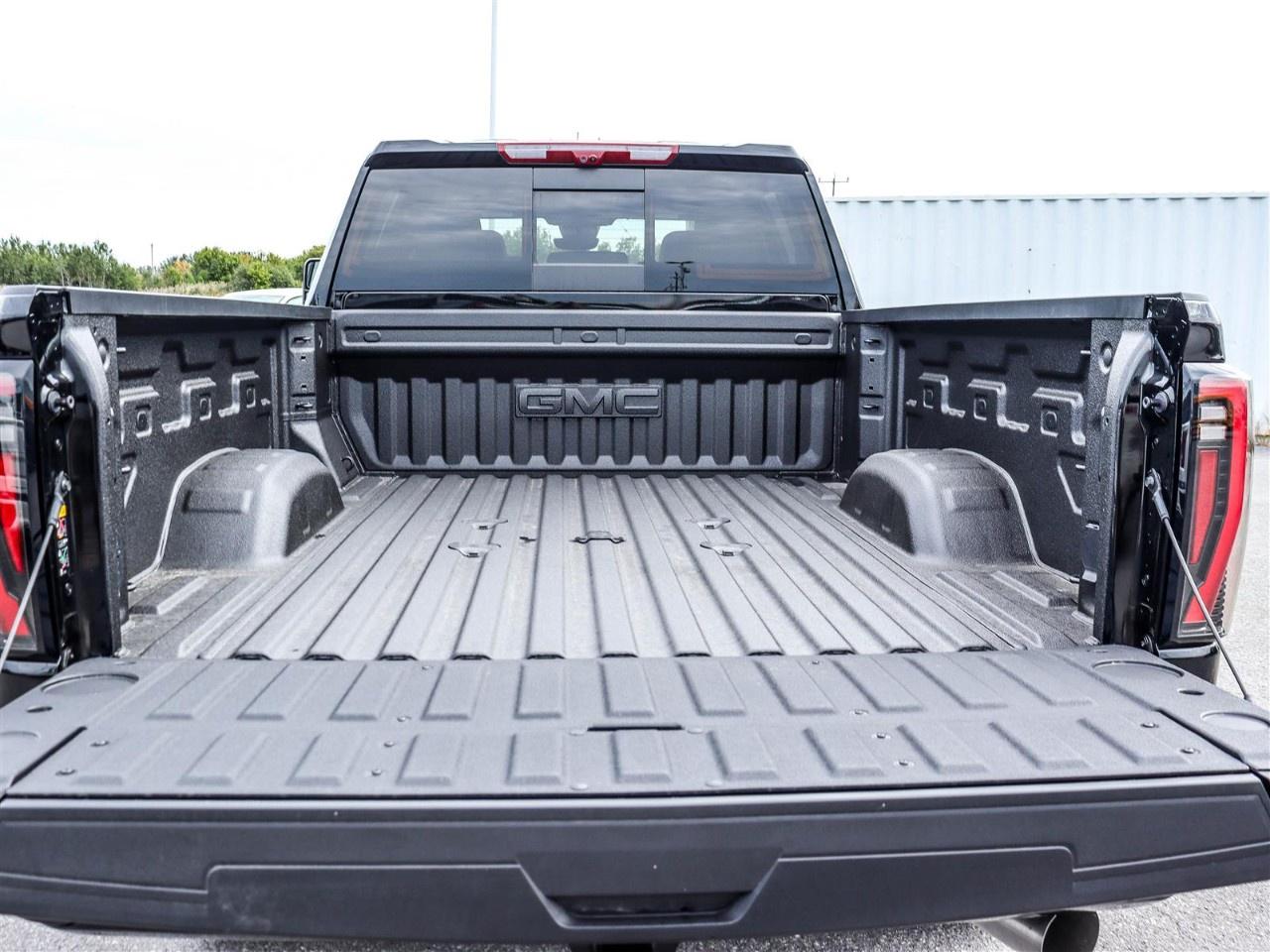 2026 GMC SIERRA 2500HD Crew Cab Standard Box 4-Wheel Drive AT4 Photo