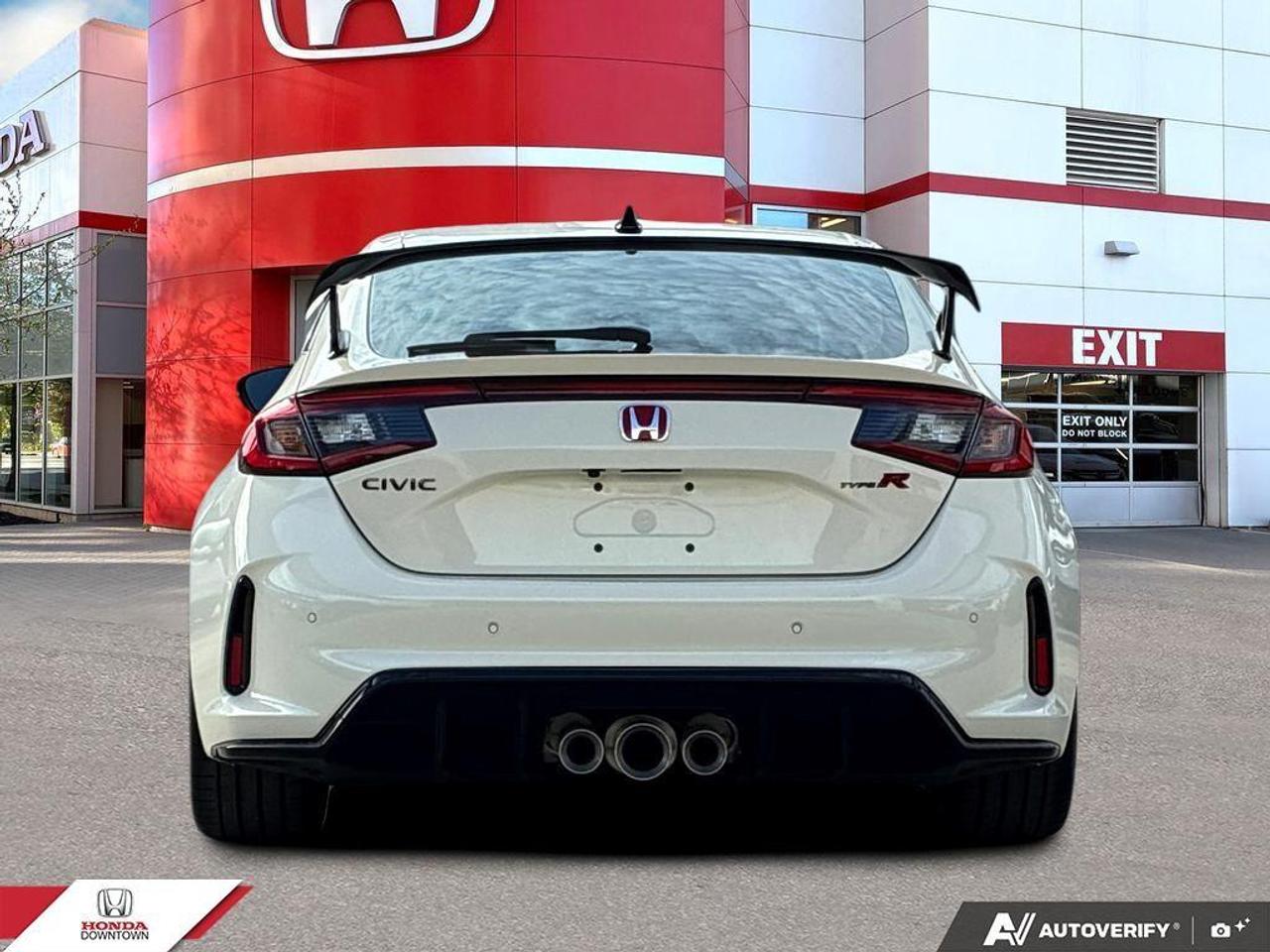 2024 Honda Civic Type R Base 4dr Hatchback Photo