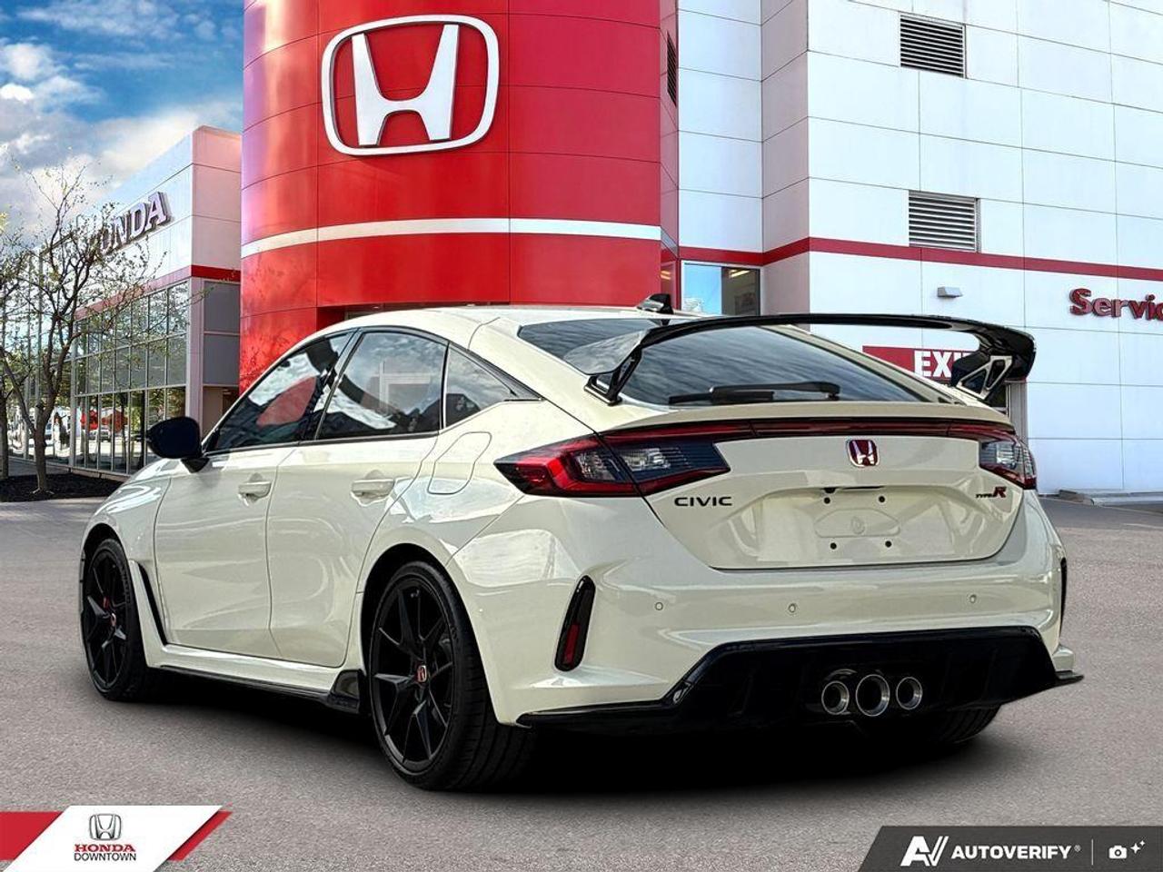 2024 Honda Civic Type R Base 4dr Hatchback Photo3