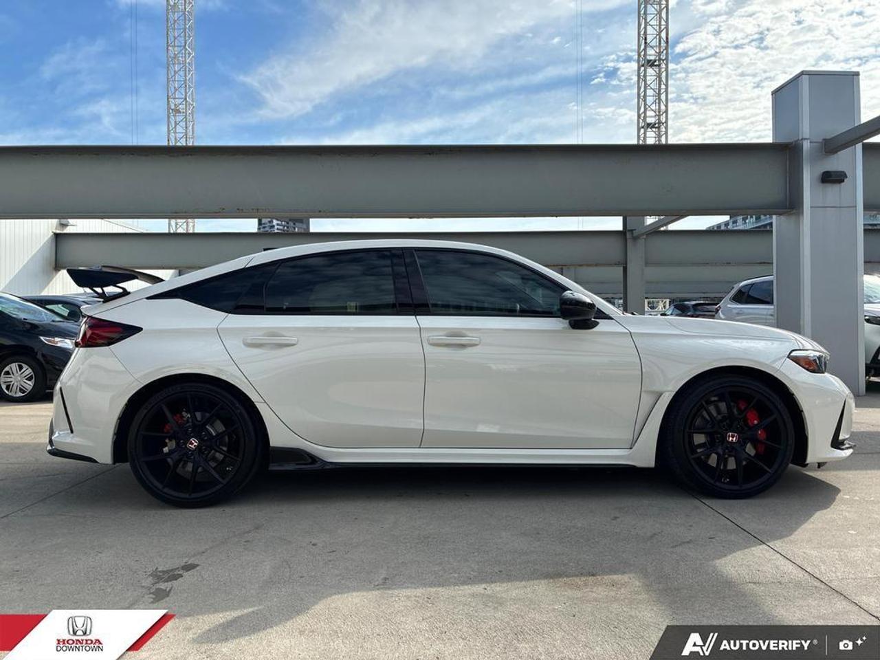 2024 Honda Civic Type R Base 4dr Hatchback Photo