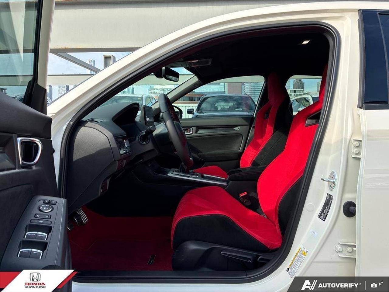2024 Honda Civic Type R Base 4dr Hatchback Photo