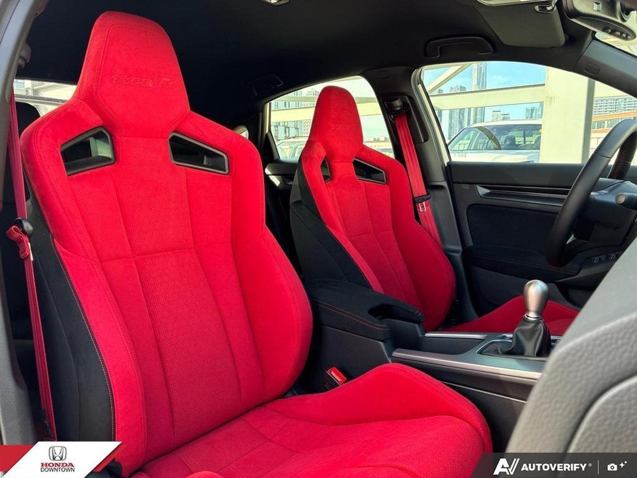 2024 Honda Civic Type R Base 4dr Hatchback Photo