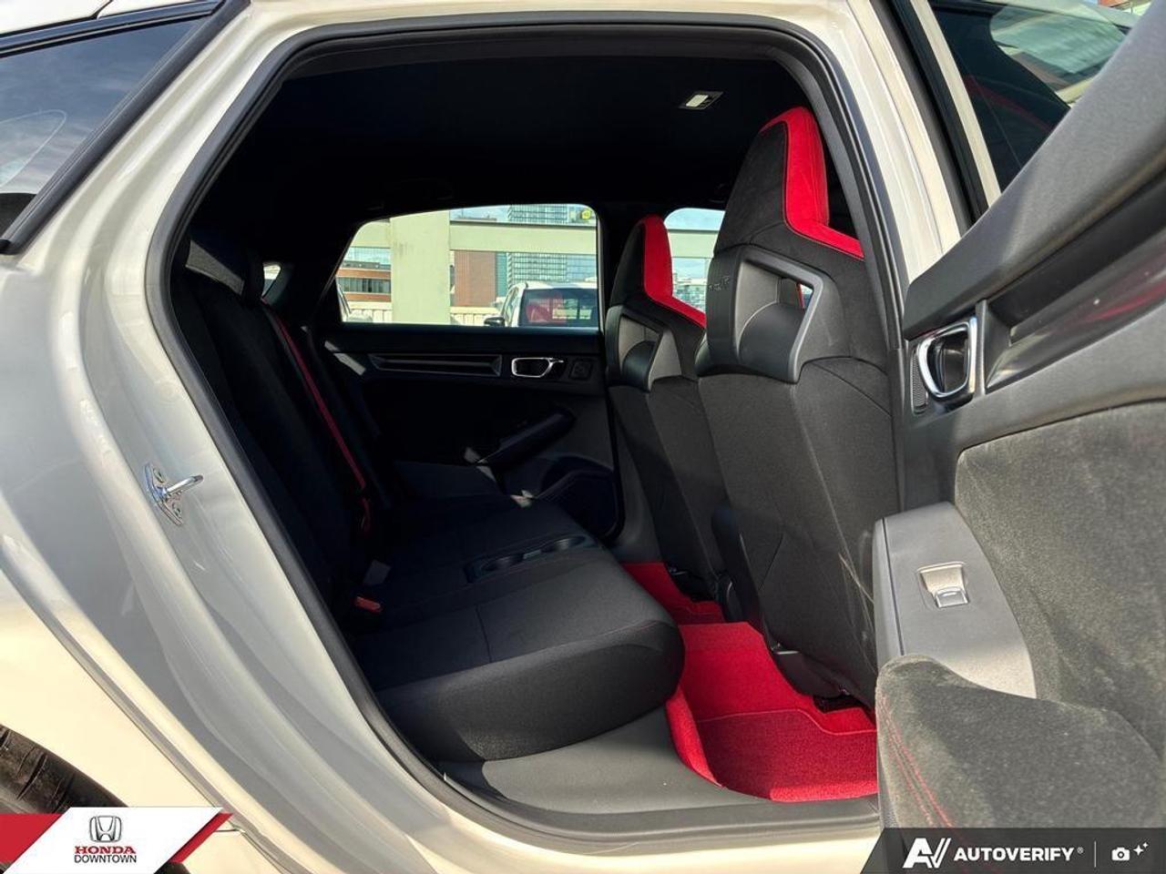 2024 Honda Civic Type R Base 4dr Hatchback Photo