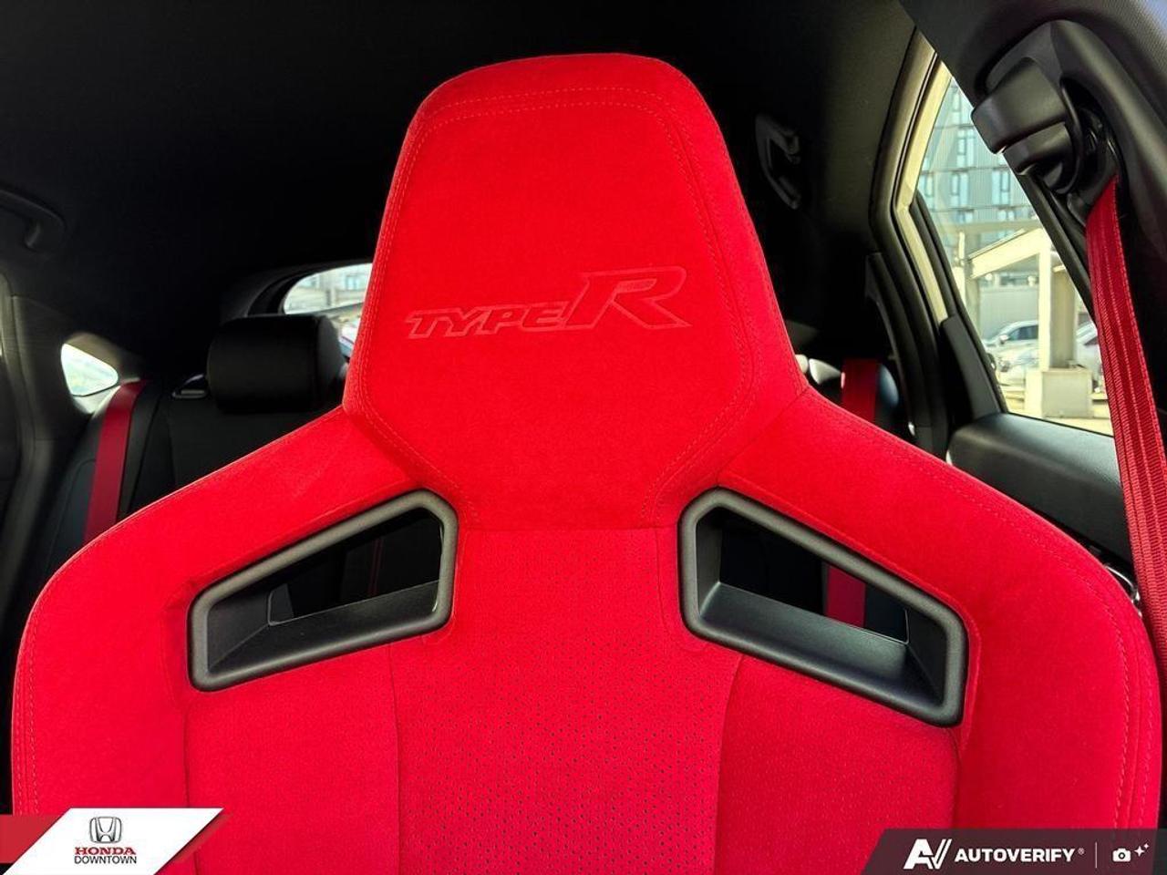 2024 Honda Civic Type R Base 4dr Hatchback Photo
