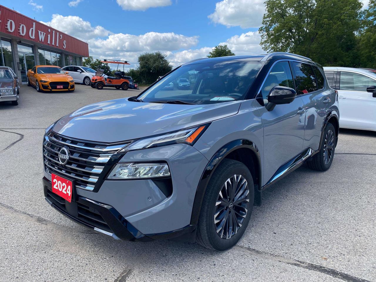 2024 Nissan Rogue PLATINUM, CLEAN CARFAX, SUNROOF, REMOTE START! Photo