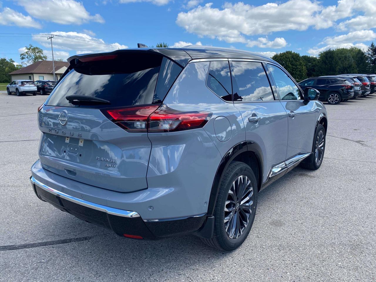 2024 Nissan Rogue PLATINUM, CLEAN CARFAX, SUNROOF, REMOTE START! Photo