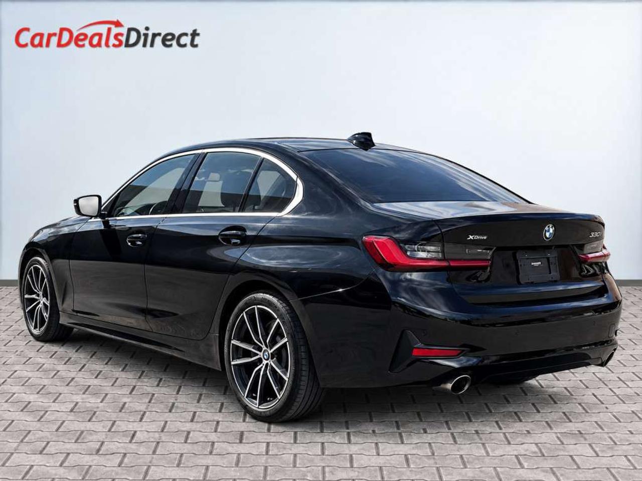 2020 BMW 3 Series 330i xDRIVE / AWD / LEATHER / NAVI / SUNROOF / HEATED SEATS Photo4
