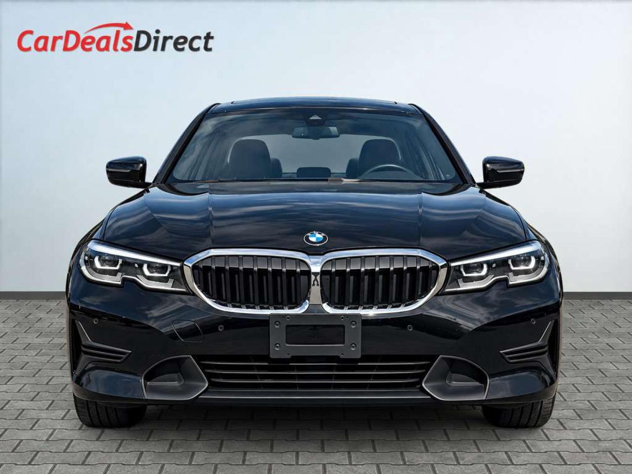 2020 BMW 3 Series 330i xDRIVE / AWD / LEATHER / NAVI / SUNROOF / HEATED SEATS Photo