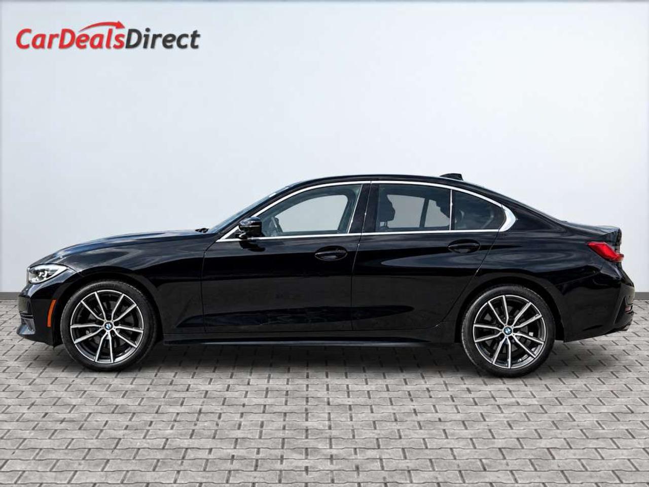 2020 BMW 3 Series 330i xDRIVE / AWD / LEATHER / NAVI / SUNROOF / HEATED SEATS Photo