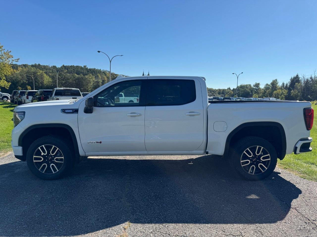 2026 GMC Sierra 1500 Crew Cab Short Box 4-Wheel Drive AT4 Photo3
