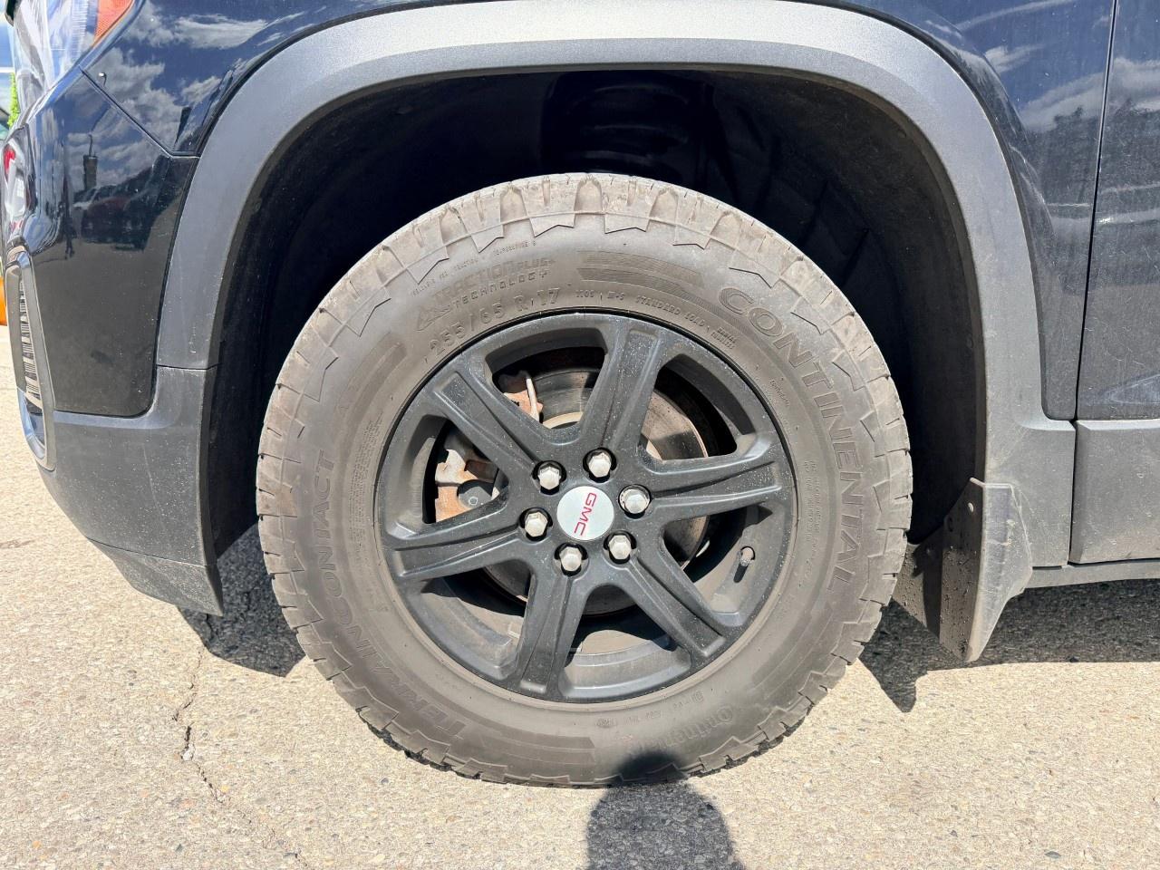 2023 GMC Acadia AWD AT4 Photo1