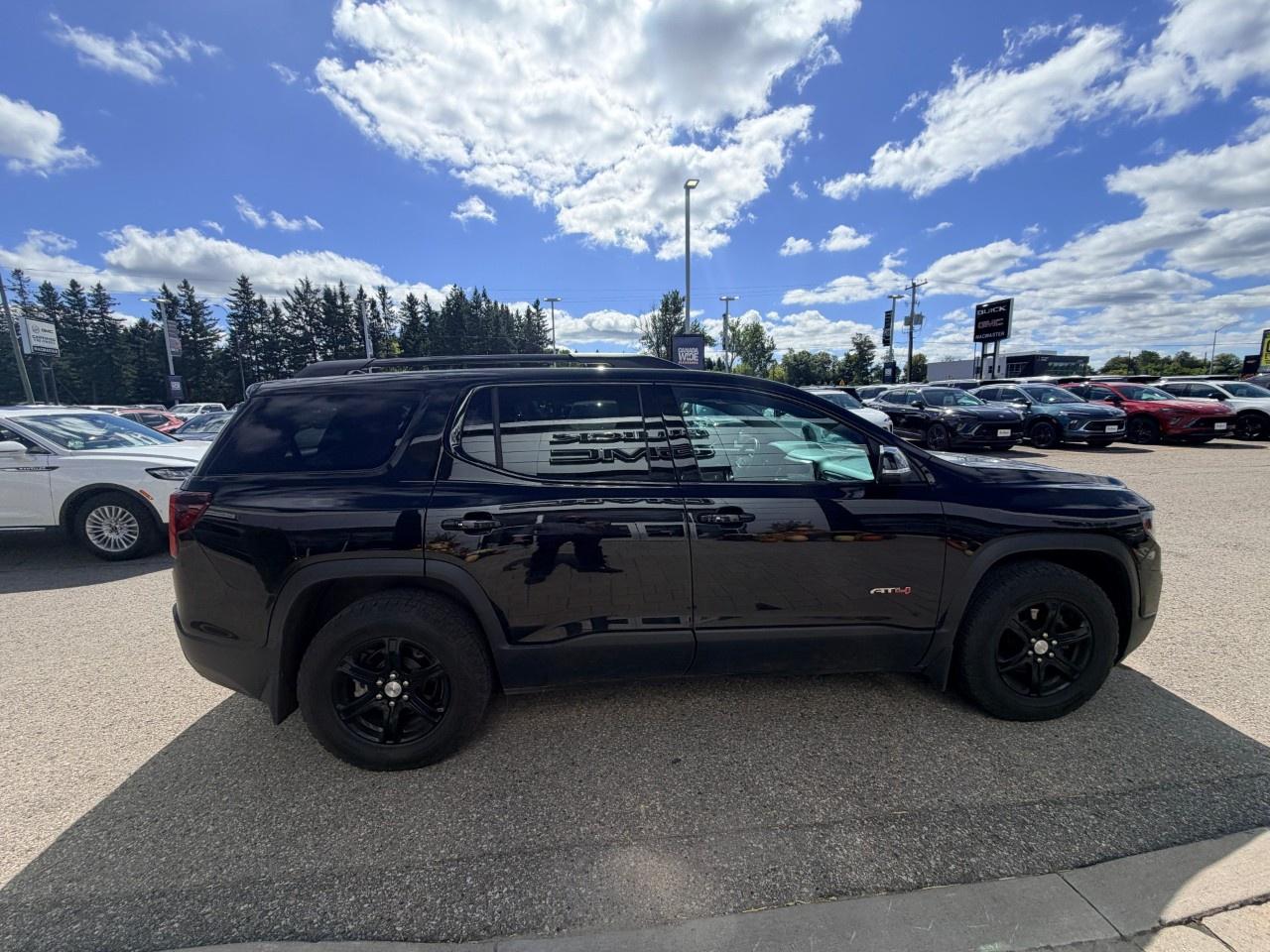 2023 GMC Acadia AWD AT4 Photo