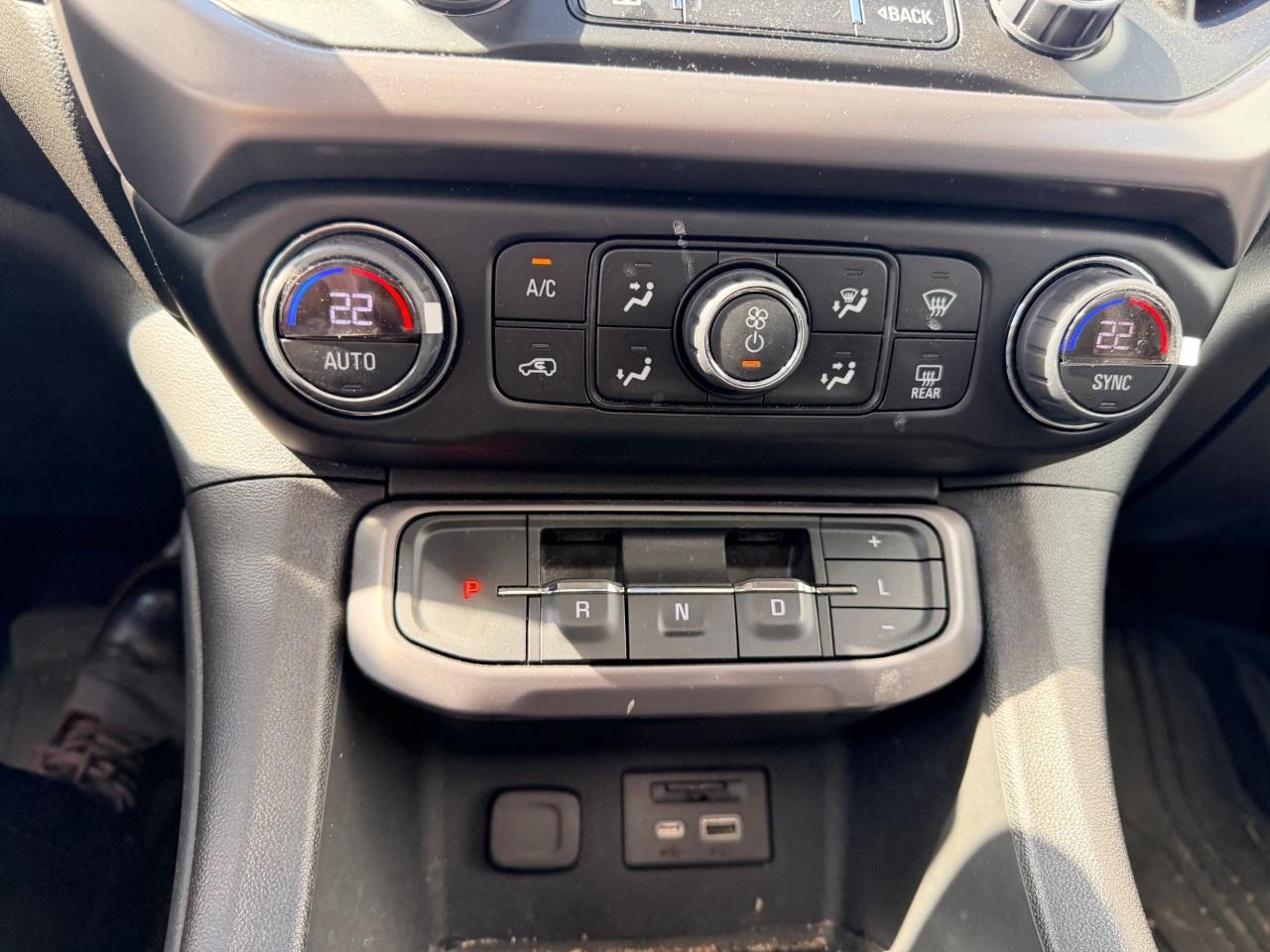 2023 GMC Acadia AWD AT4 Photo