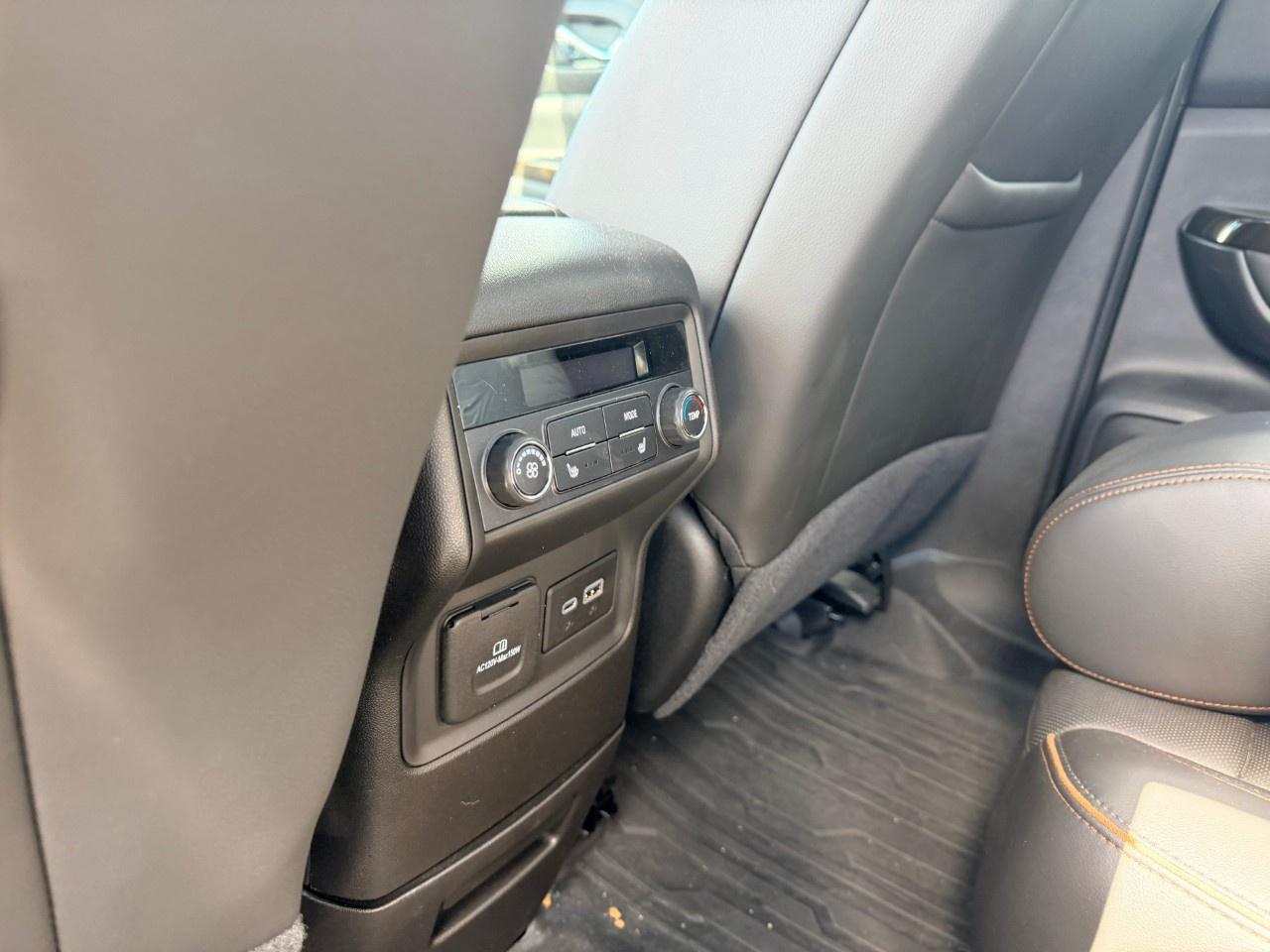 2023 GMC Acadia AWD AT4 Photo