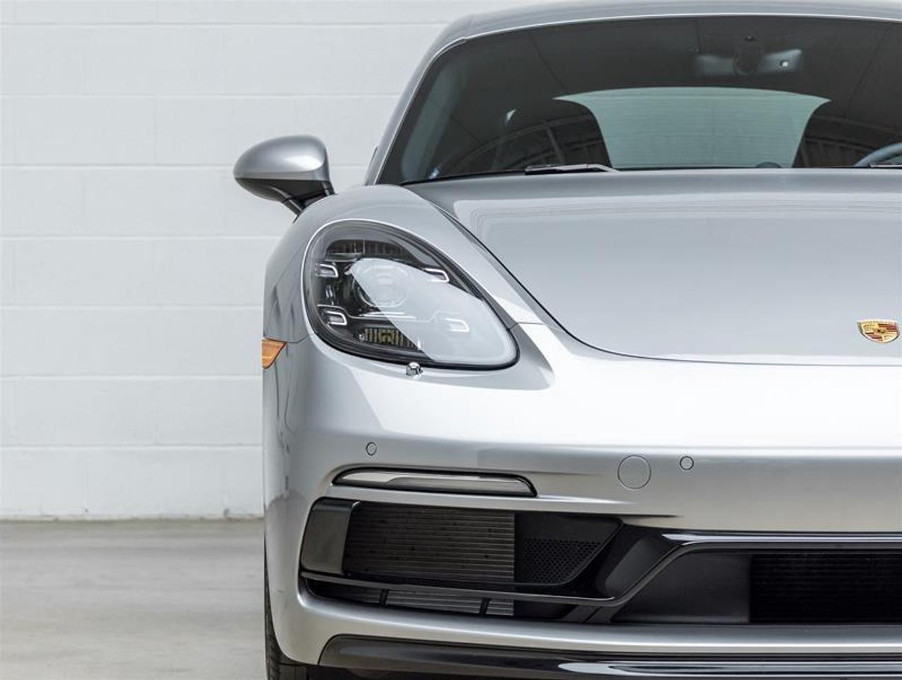 2024 Porsche 718 Cayman  Photo2