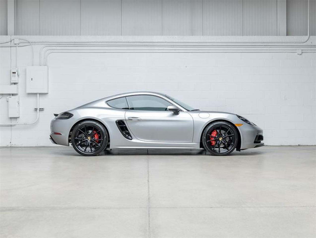 2024 Porsche 718 Cayman  Photo