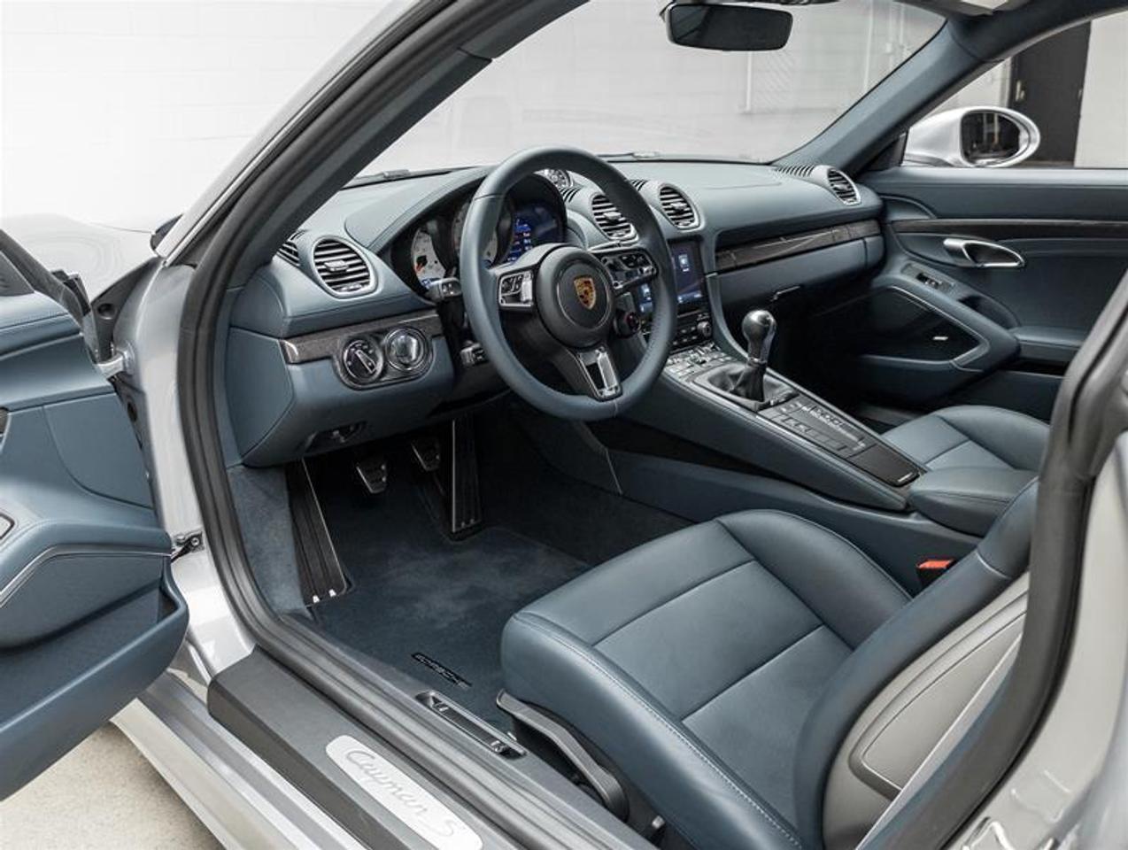 2024 Porsche 718 Cayman  Photo