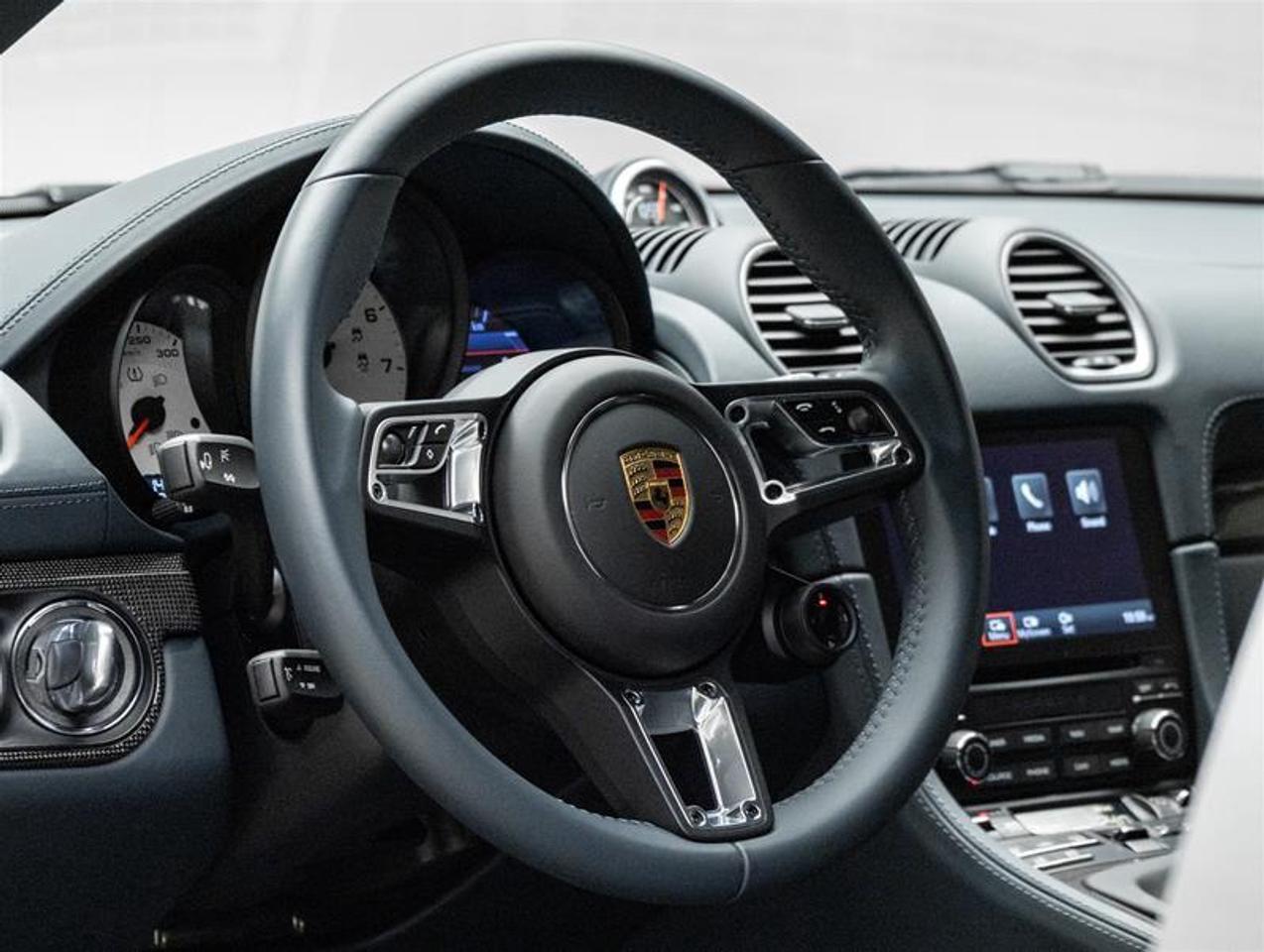 2024 Porsche 718 Cayman  Photo