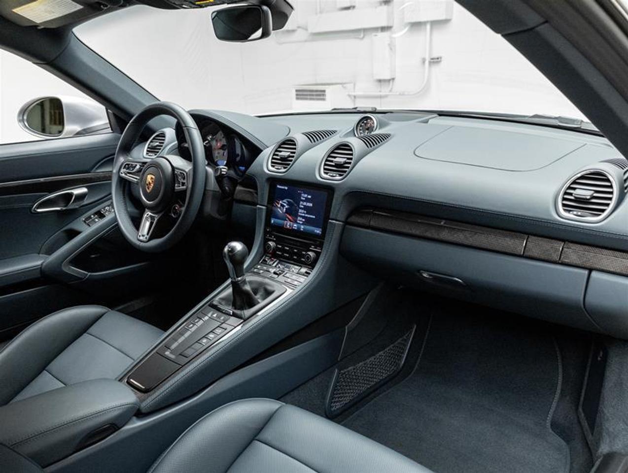 2024 Porsche 718 Cayman  Photo