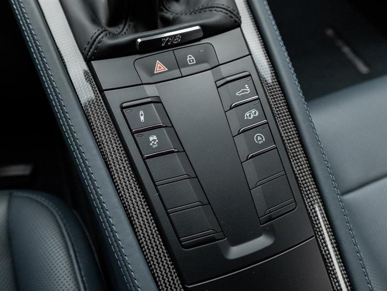 2024 Porsche 718 Cayman  Photo