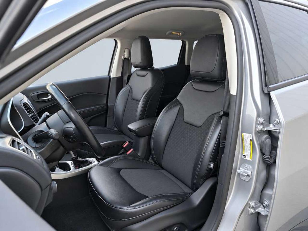 2020 Jeep Compass NORTH / 4X4 / HEATED SEATS / HEATED WHEEL / CARPLAY / BACKUP CAM / POWER LIFTGATE Photo