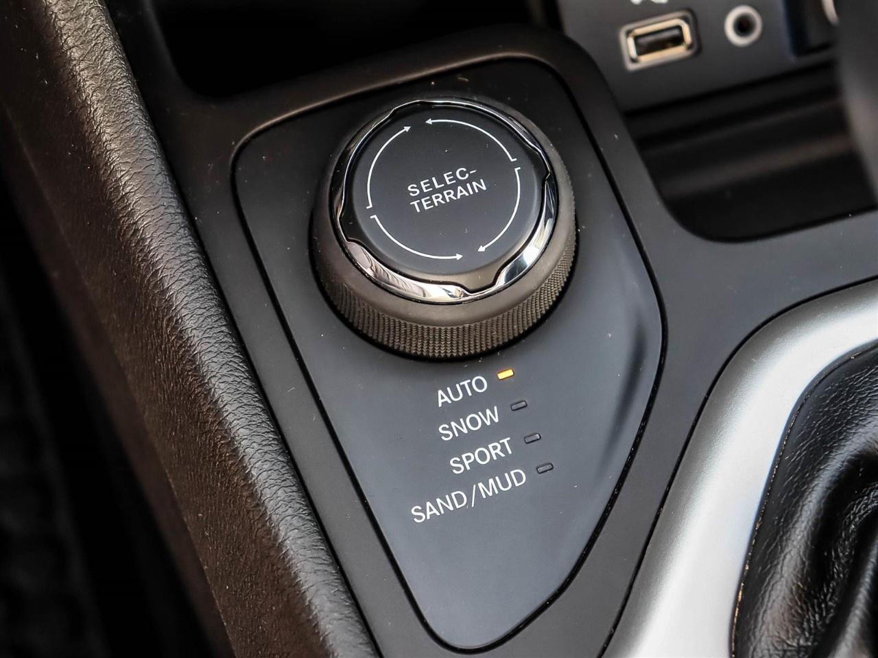 2015 Jeep Cherokee 4WD 4Dr Sport Photo