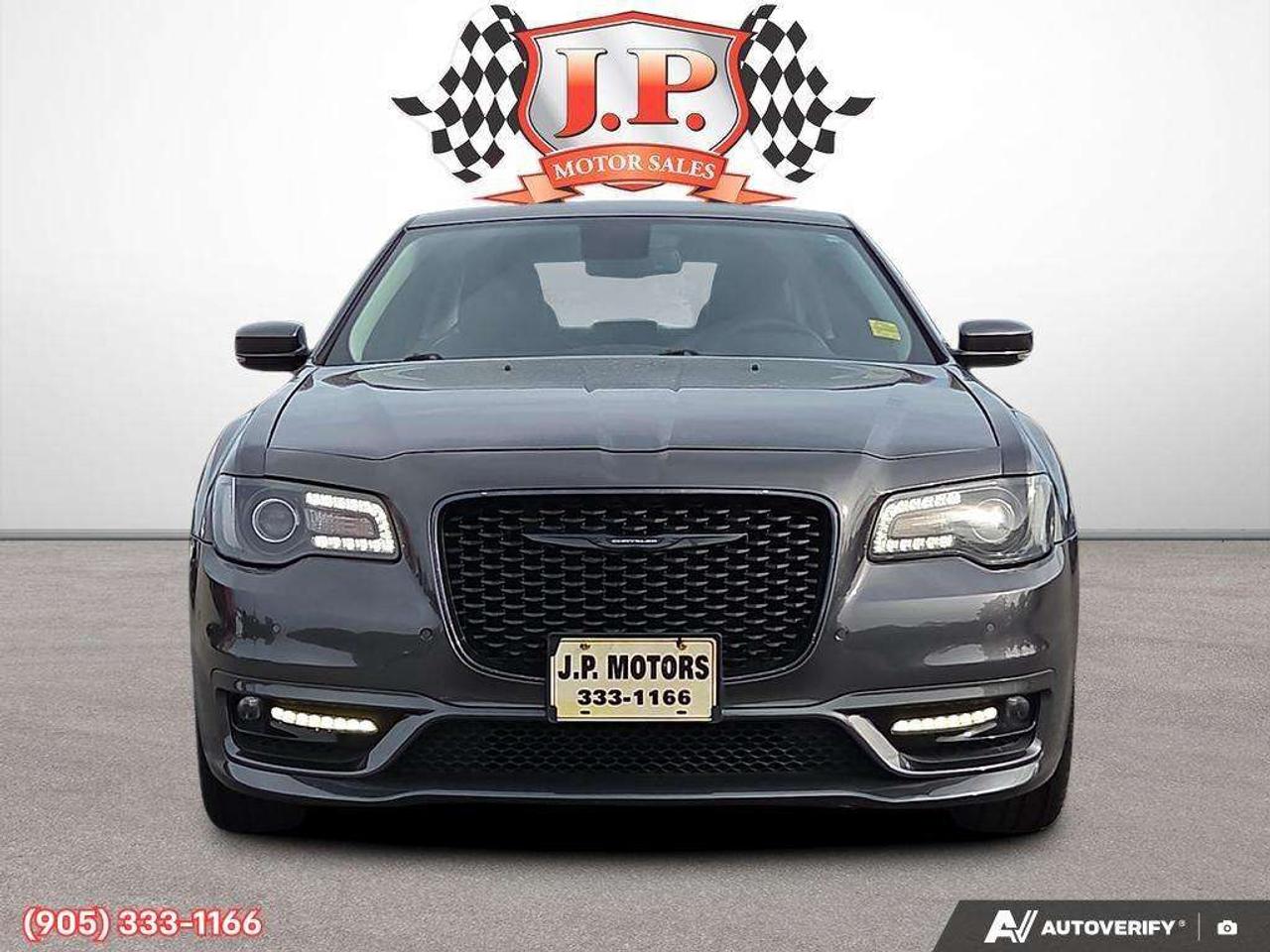 2022 Chrysler 300 Touring L Apple CarPlay & Android Auto • Leather Seating • Built-In Navigation System • Built-In Wi-Fi Hotspot • Remote S Photo5