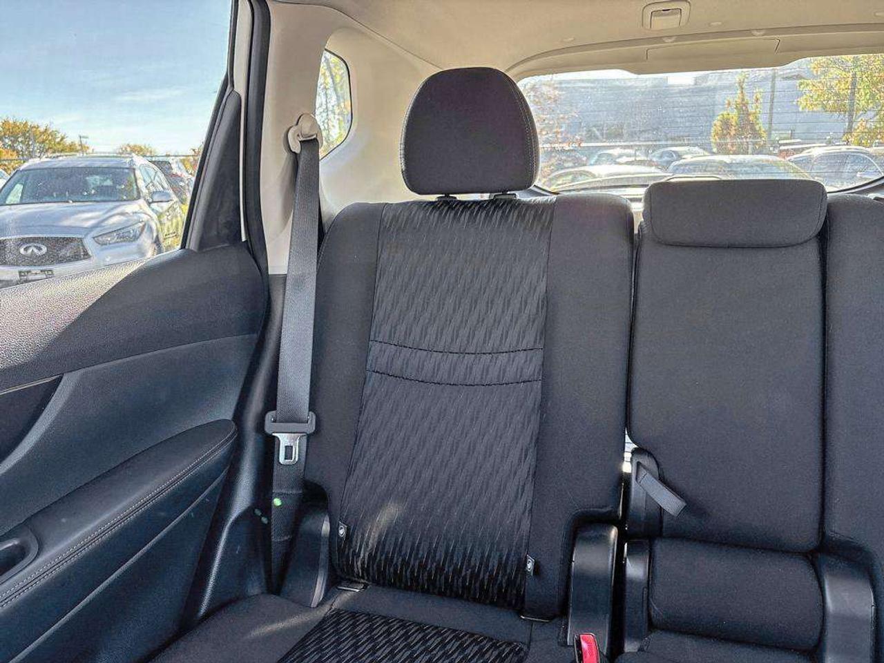 2019 Nissan Rogue SV AWD   Apple Car Play   Android Auto   Moonroof Photo