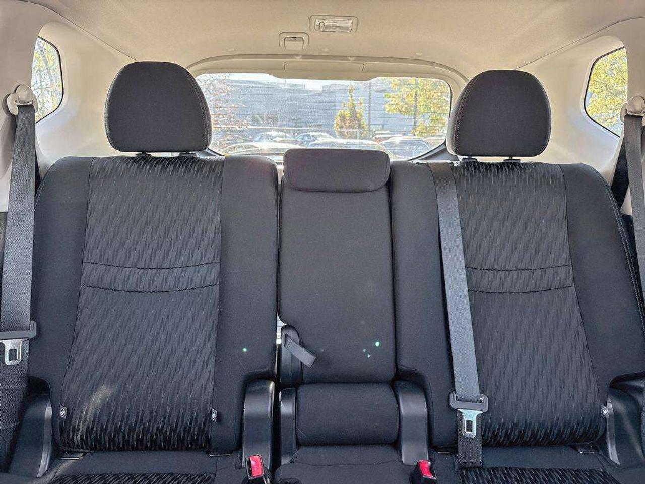2019 Nissan Rogue SV AWD   Apple Car Play   Android Auto   Moonroof Photo