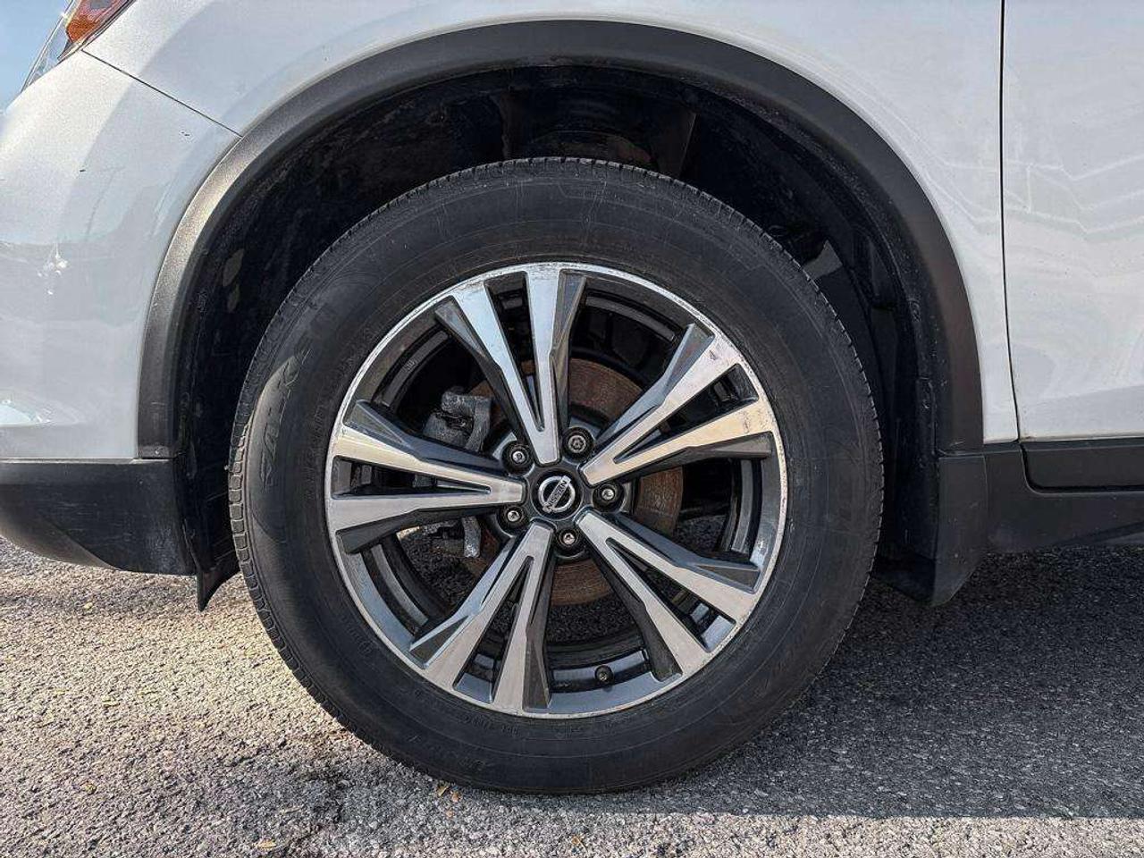 2019 Nissan Rogue SV AWD   Apple Car Play   Android Auto   Moonroof Photo