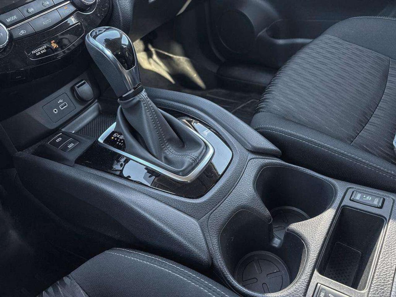 2019 Nissan Rogue SV AWD   Apple Car Play   Android Auto   Moonroof Photo