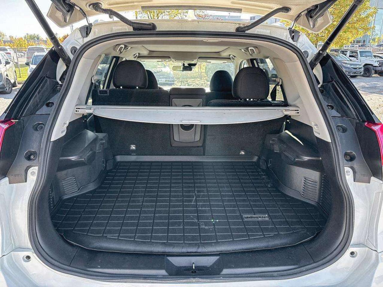 2019 Nissan Rogue SV AWD   Apple Car Play   Android Auto   Moonroof Photo