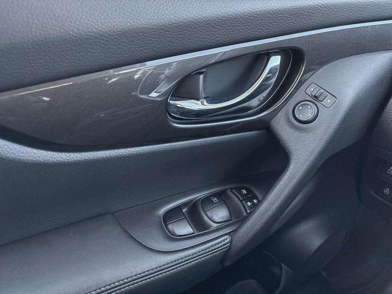 2019 Nissan Rogue SV AWD   Apple Car Play   Android Auto   Moonroof Photo