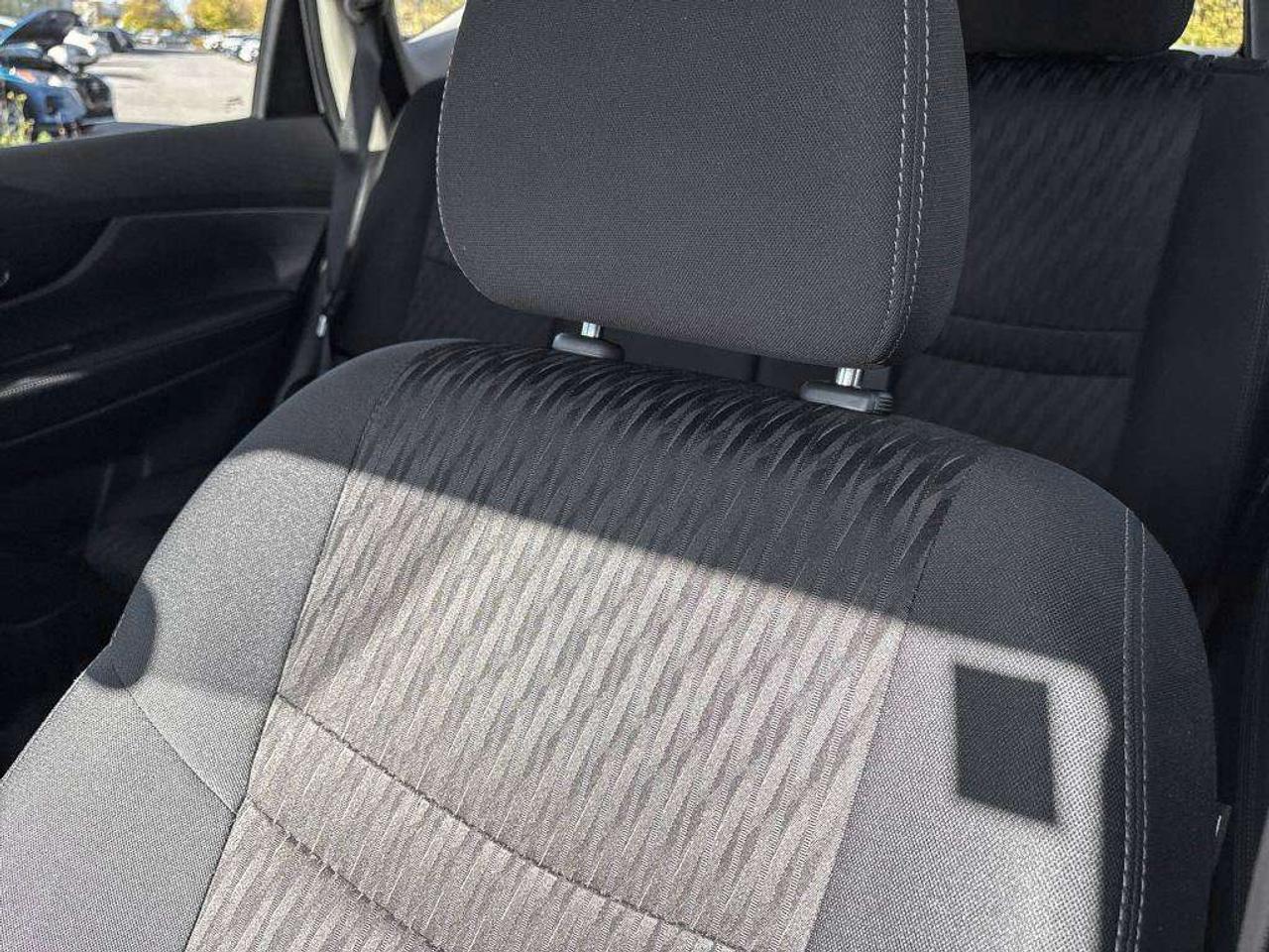 2019 Nissan Rogue SV AWD   Apple Car Play   Android Auto   Moonroof Photo