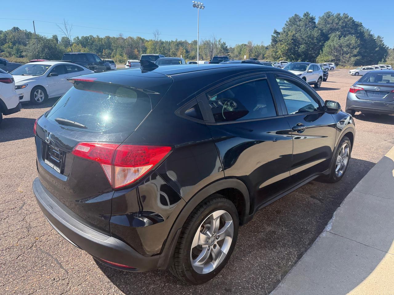 2018 Honda HR-V LX (M6) 4dr Front-Wheel Drive Photo