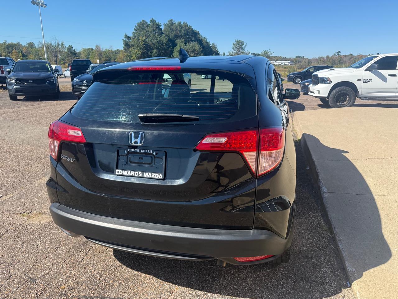 2018 Honda HR-V LX (M6) 4dr Front-Wheel Drive Photo
