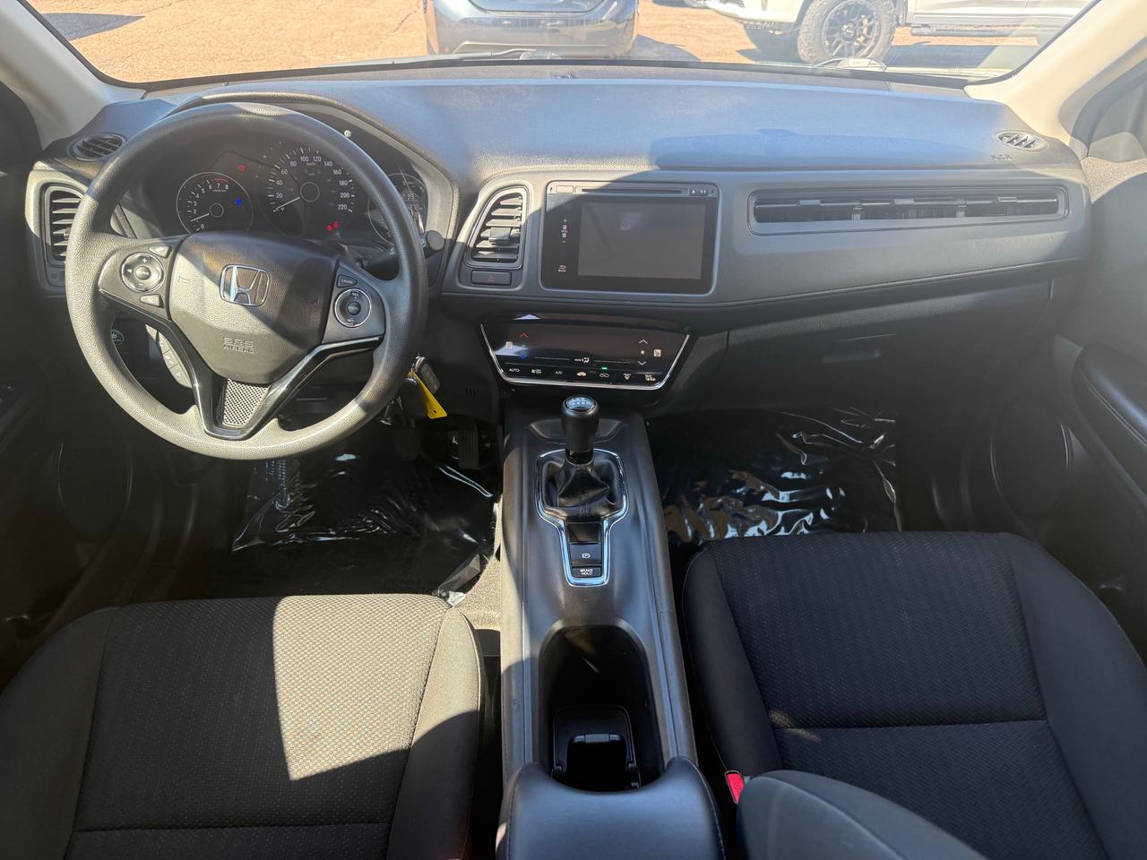 2018 Honda HR-V LX (M6) 4dr Front-Wheel Drive Photo