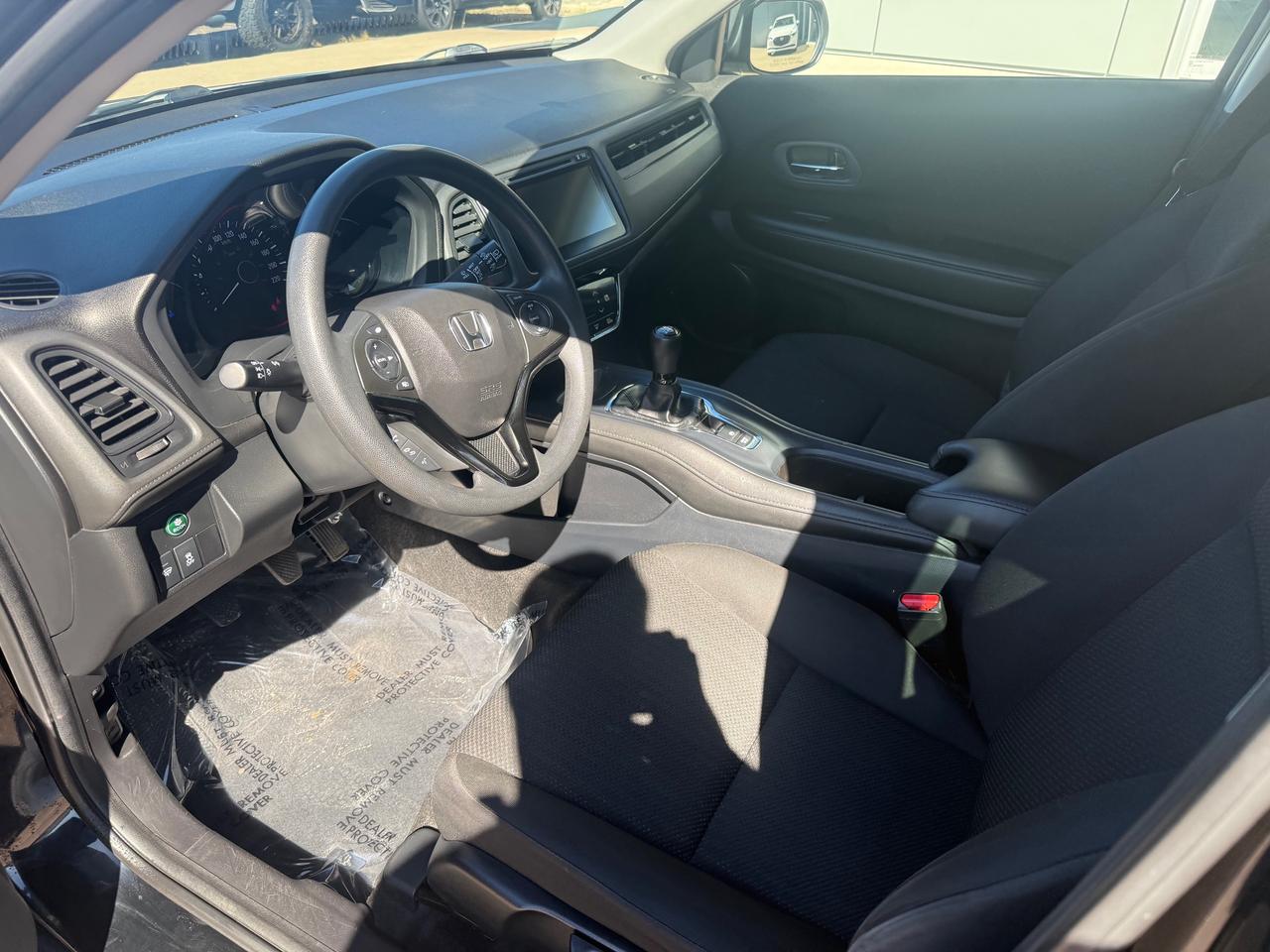 2018 Honda HR-V LX (M6) 4dr Front-Wheel Drive Photo