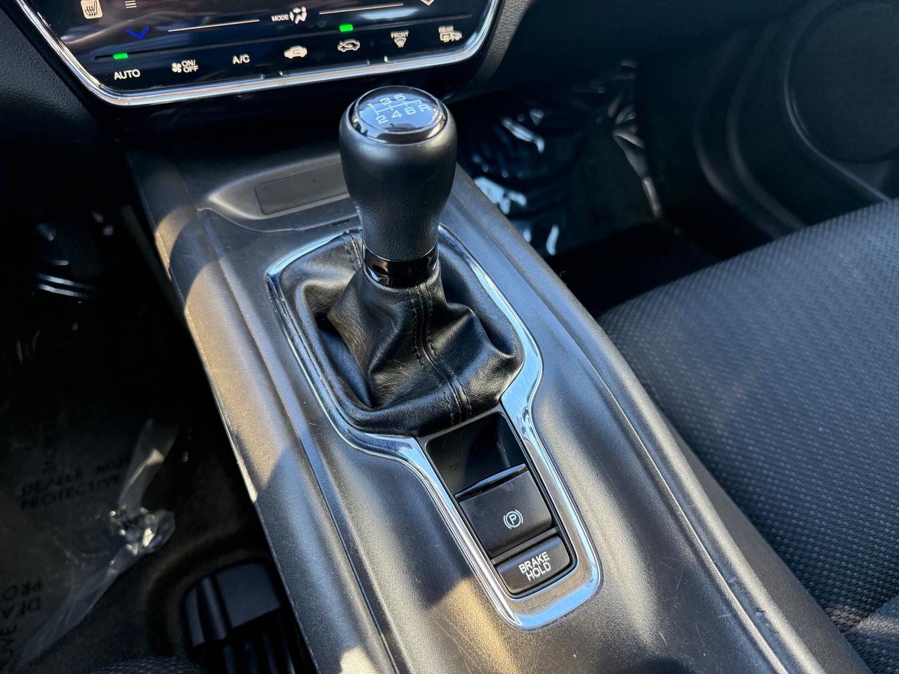 2018 Honda HR-V LX (M6) 4dr Front-Wheel Drive Photo