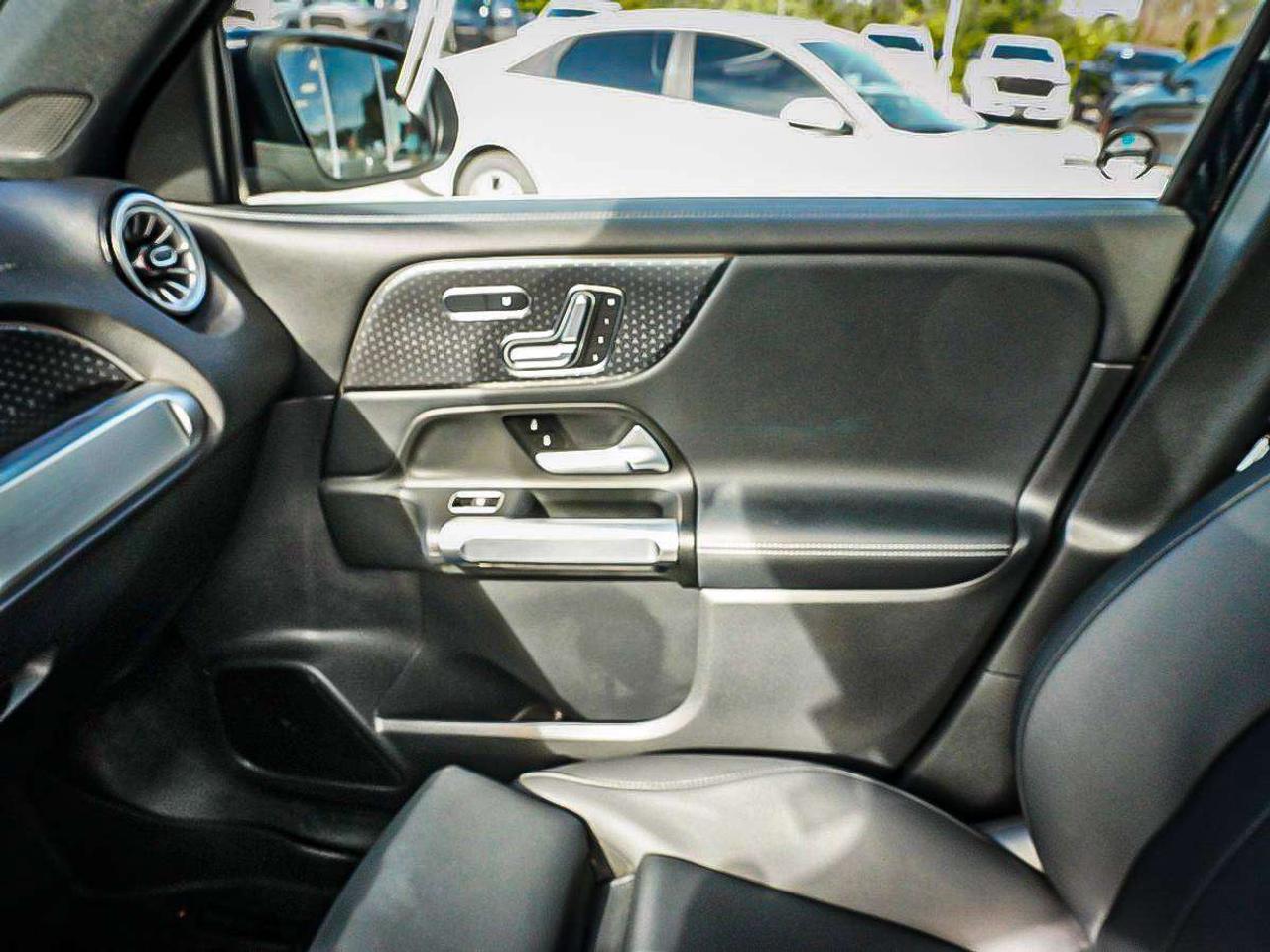 2024 Mercedes-Benz EQB  Photo