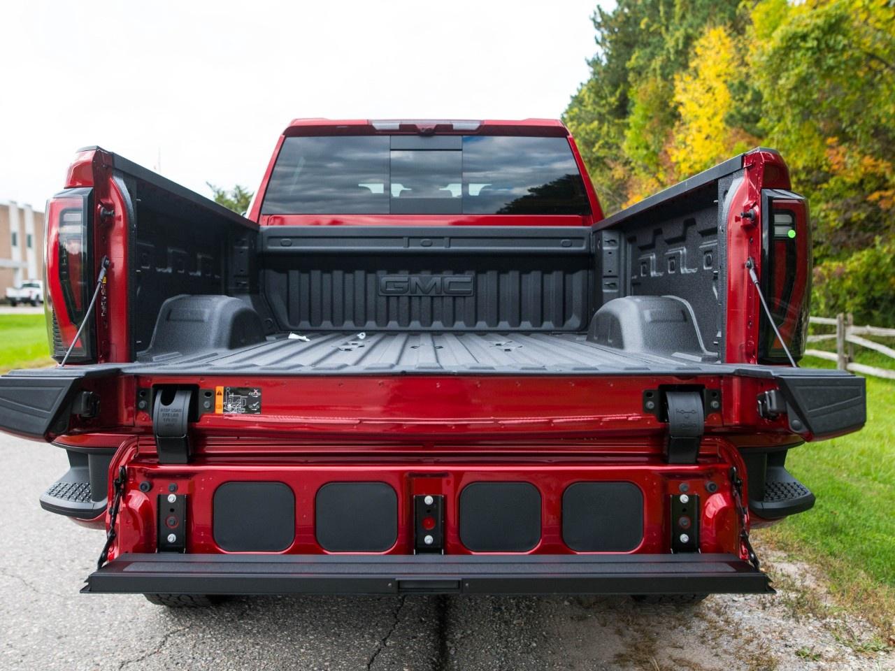 2026 GMC SIERRA 2500HD Crew Cab Standard Box 4-Wheel Drive AT4 Photo