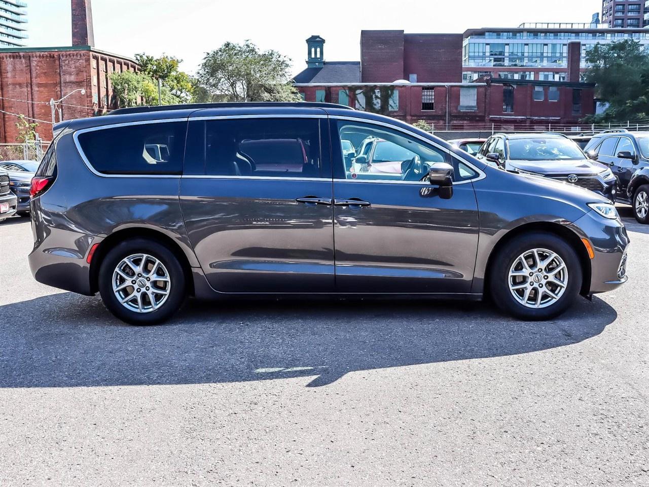 2022 Chrysler Pacifica Touring L FWD Photo