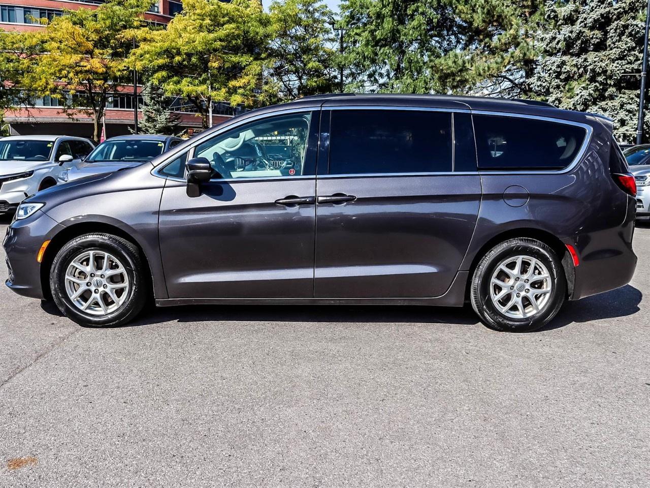 2022 Chrysler Pacifica Touring L FWD Photo